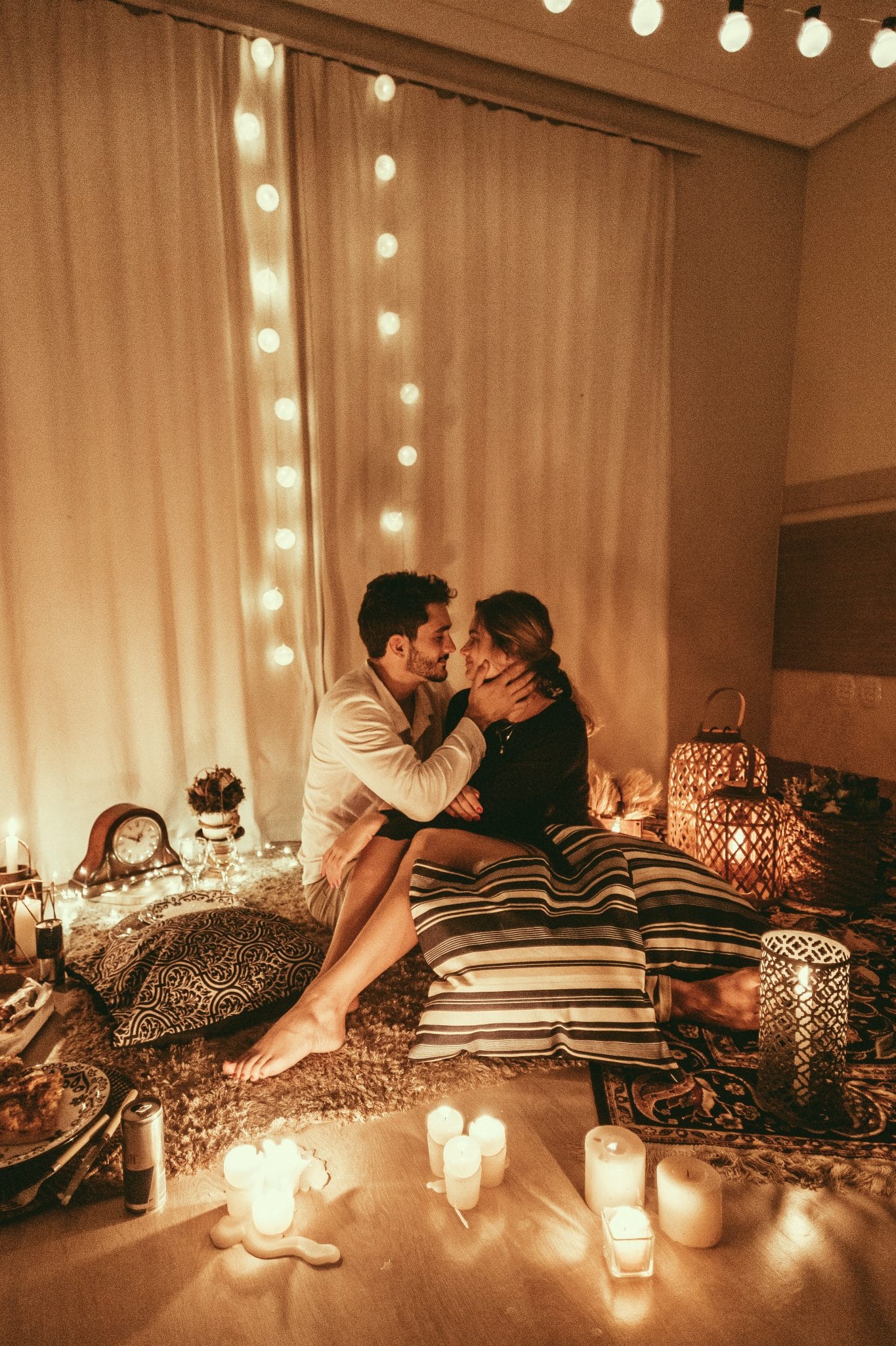28 Best Home Date Night Ideas - Cheap Date Night at Home Ideas